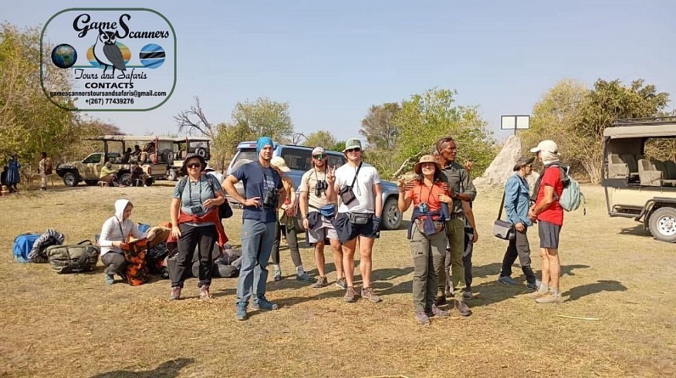 Hooping into mokoroes, poling the excursions of the Okavango delta( Daunara station).